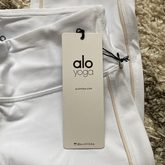 ALO Yoga 7/8 Airbrush White Leggings! - Picture 5 of 5